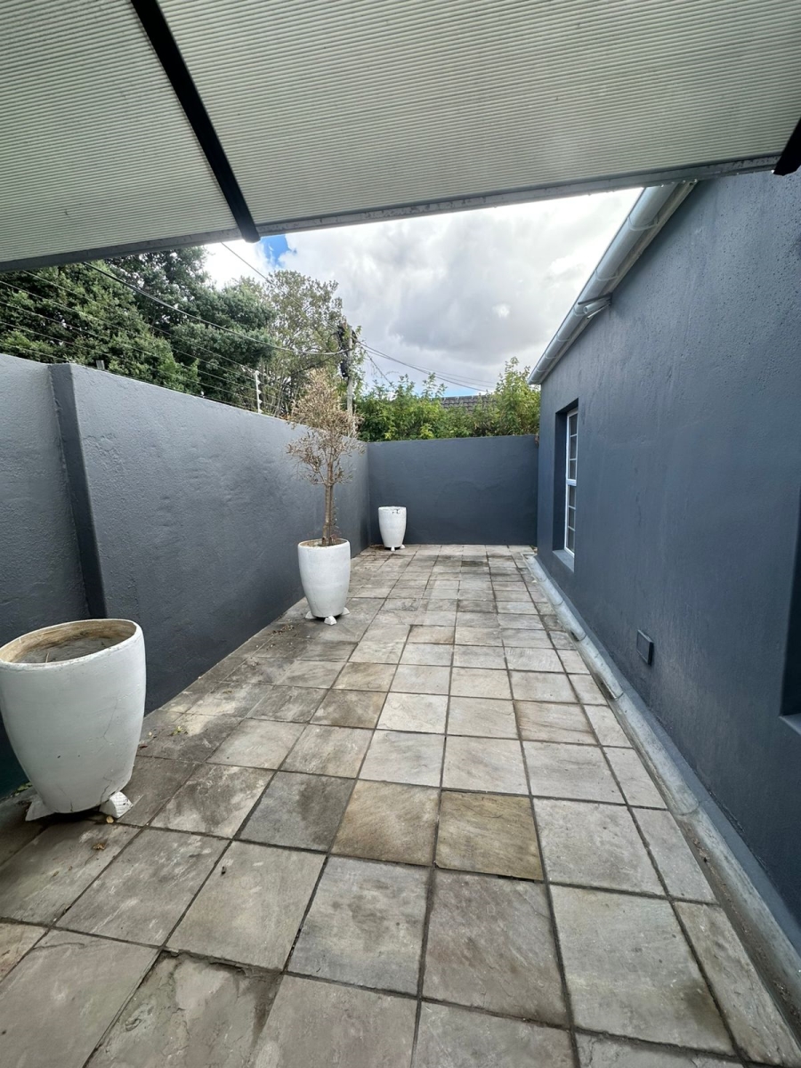 To Let 1 Bedroom Property for Rent in Harfield Village Western Cape